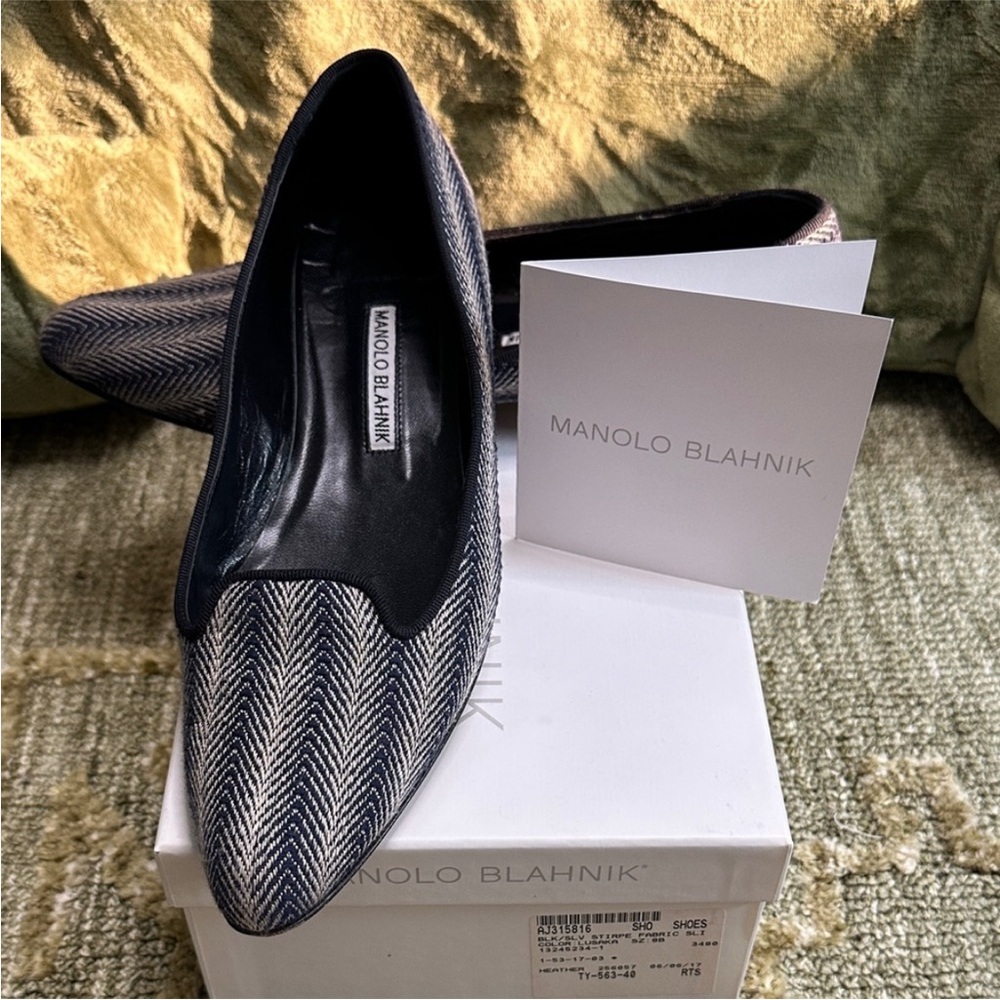 EUC Manolo Blahnik Navy Herringbone Loafers